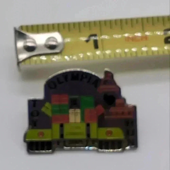 Olympia Washington Toy Run 28th Annual 2005 Lapel Hat Pin screw back - Picture 3 of 3